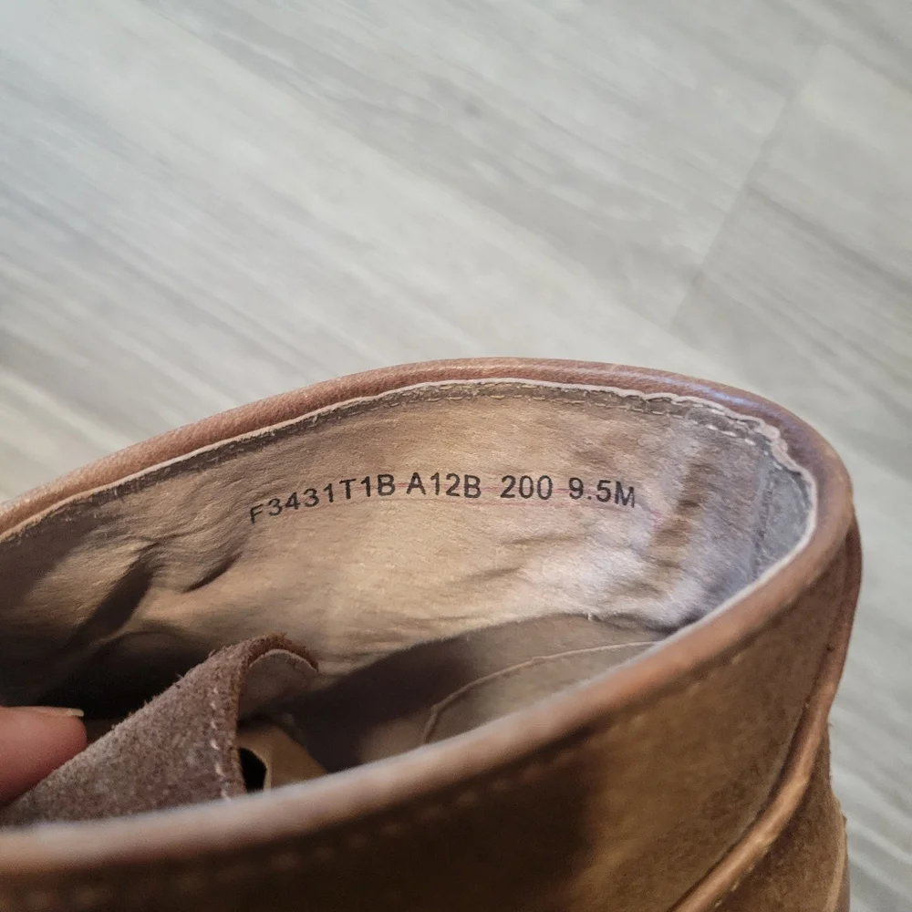 John Varvatos USA Men's Brooklyn Chukka Suede Boots Size 9.5